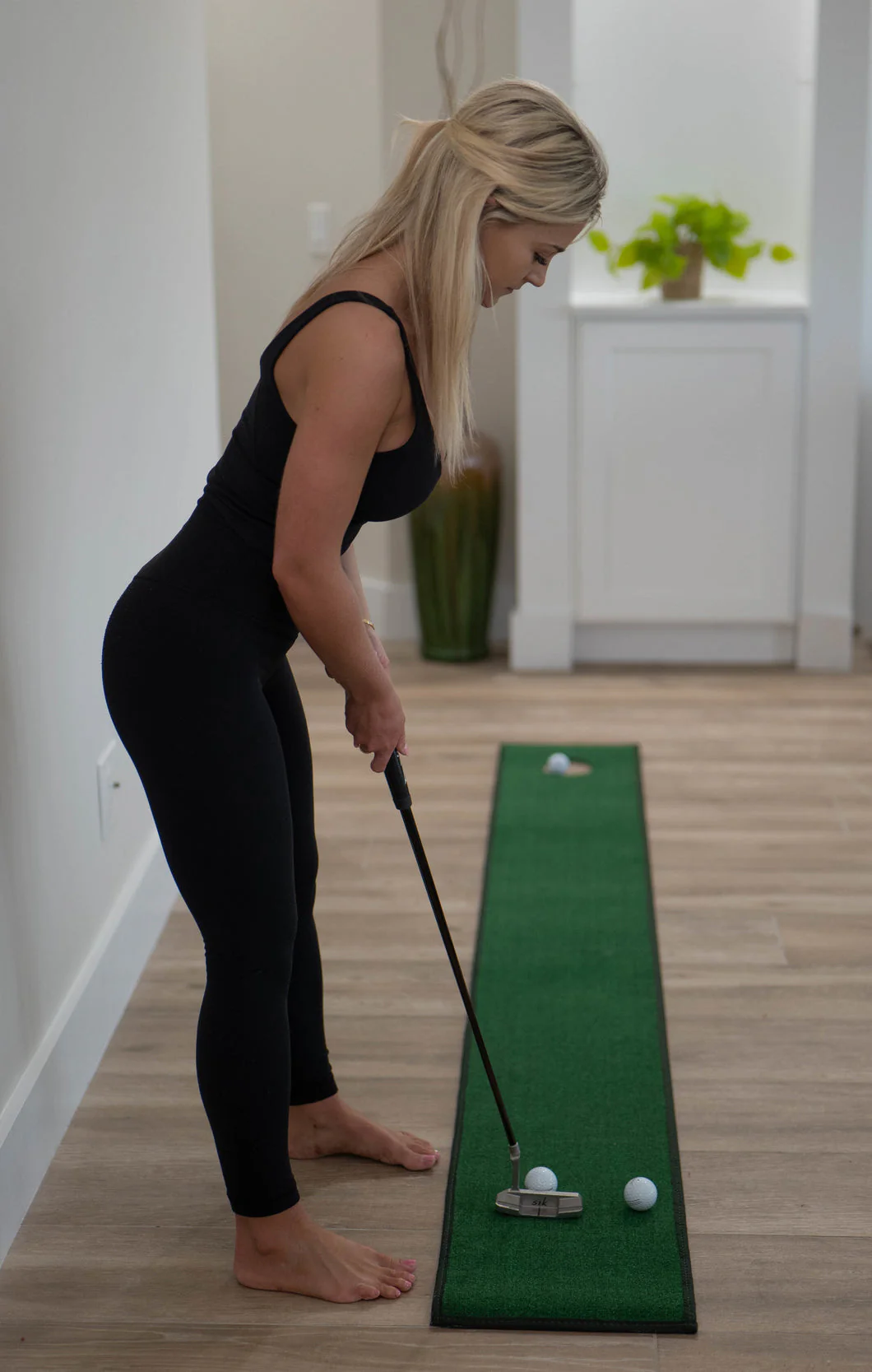 Home Putt - Portable Golf Putting Mat - Perfect Golf Training Aid to Practice your Golf Game Everywhere You Go - 1 Ft by 8 Ft Mini Golf Putting Green - Image 5